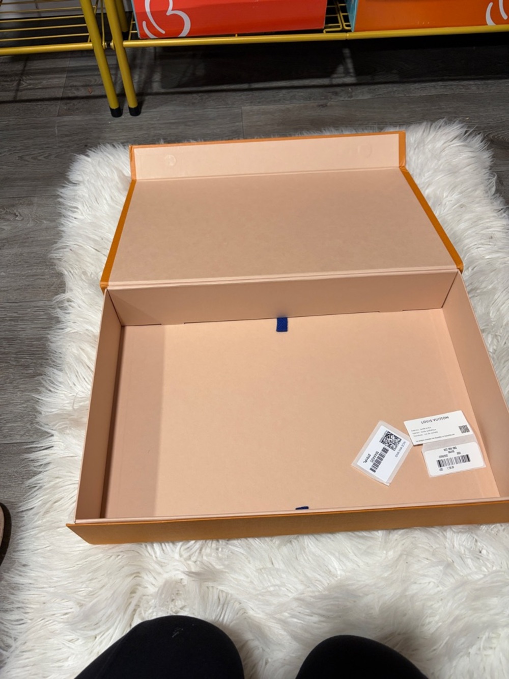 Louis Vuitton Orange Signature Gift Box & Ribbon - Picture 6 of 10
